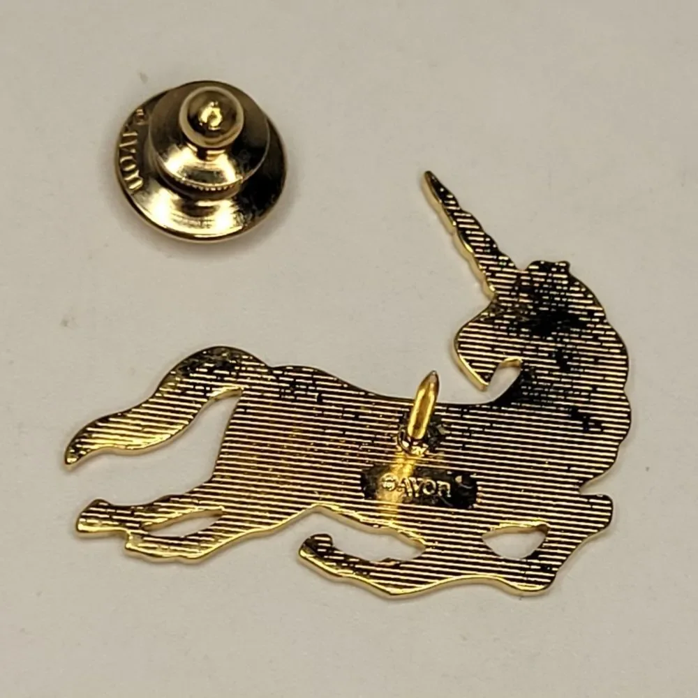 ▪︎Avon Unicorn Pin